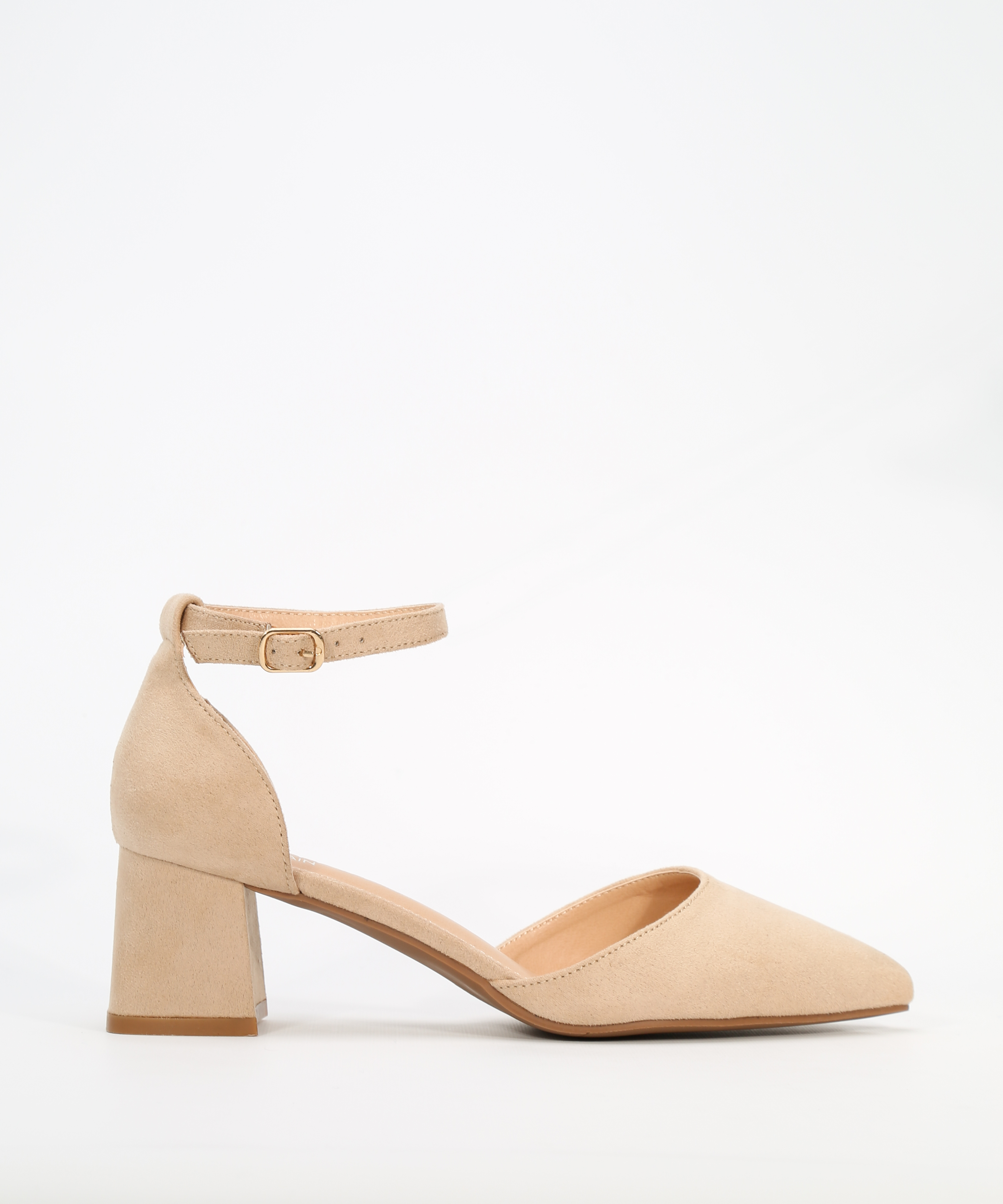 Sapato com salto e pulseira  image number null